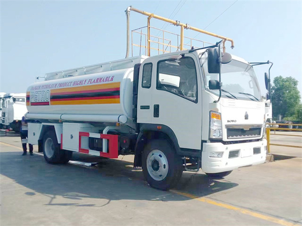 HOWO fuel tanker truck-Oil Tank Truck 10000 litres