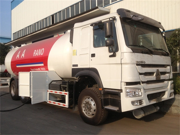 HOWO LPG Tansportation Truck-lpg gas tank truck 25cbm 