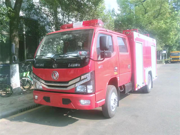 Dongfeng mini fire truck-fire fighting truck price 2.5 tons water tank