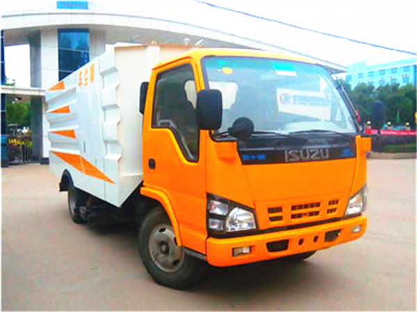 ISUZU road sweeper truck-dust vacuum truck 5cbm