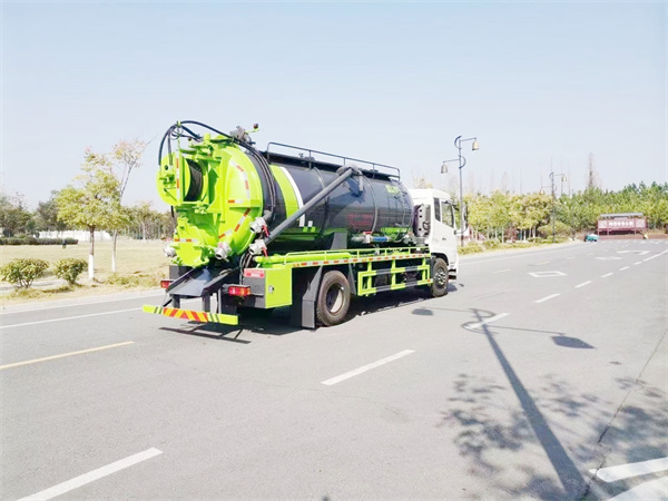 东风天锦清洗吸污车6_副本.jpg