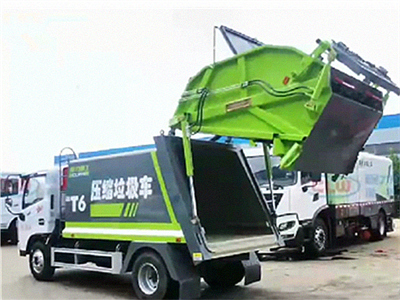 The rear of the compactor truck can be used with 660L and 240L bins