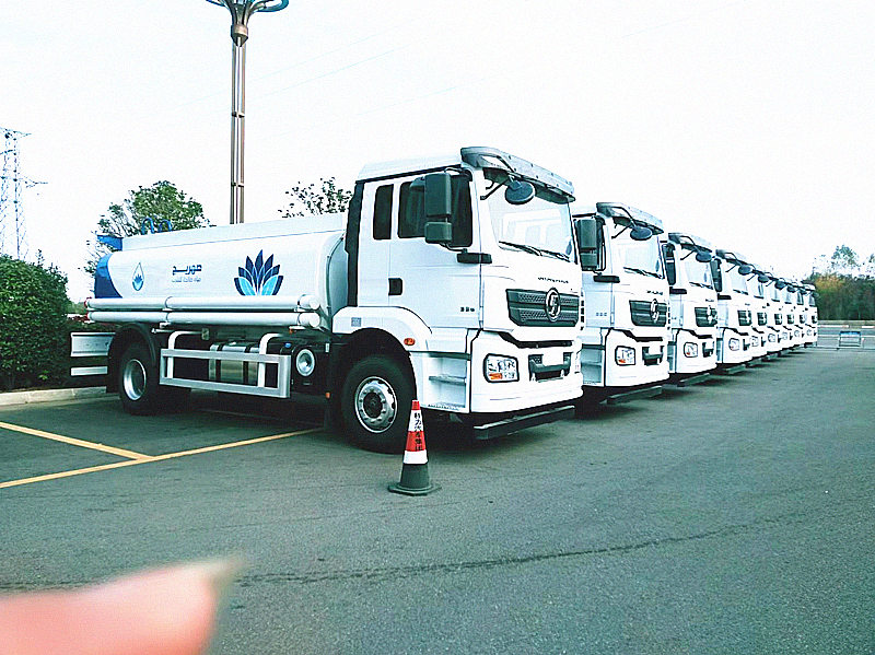 Fifty units 20cbm Shacman6x4 water truck have been exported in batches to the Middle East