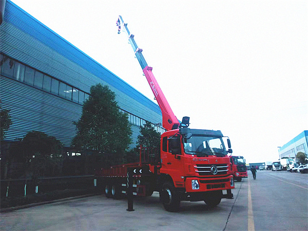 CLW 10 wheels truck mounted crane 14 ton truck crane new compact truck crane dump truck with crane