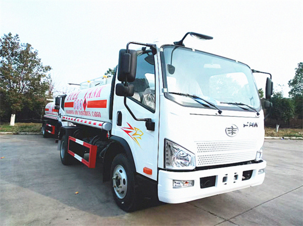 FAW fuel truck 5000-liters-fuel-tank-truck small fuel truck truck fuel tank price