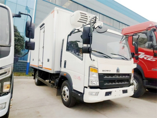 Sinotruck HOWO 4X2 small thermo king refrigerated truck manufacturers 3 ton freezer truck