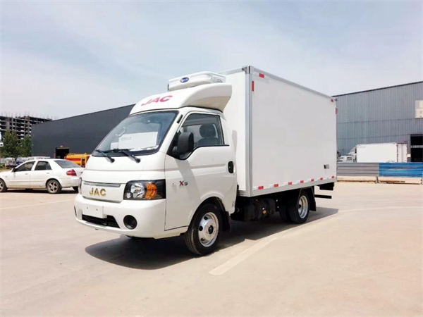 JAC X5 small refrigerated truck 2 ton freezer refrigerated truck light freezer truck 3.5M